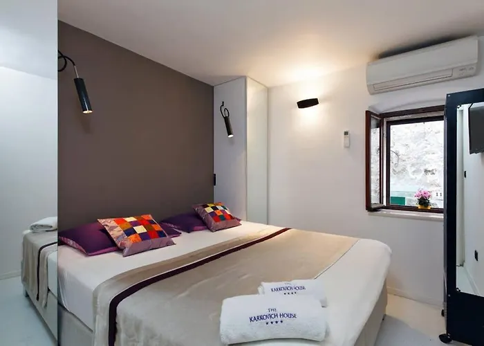 Boutique Old Town House Karkovich 펜션 *