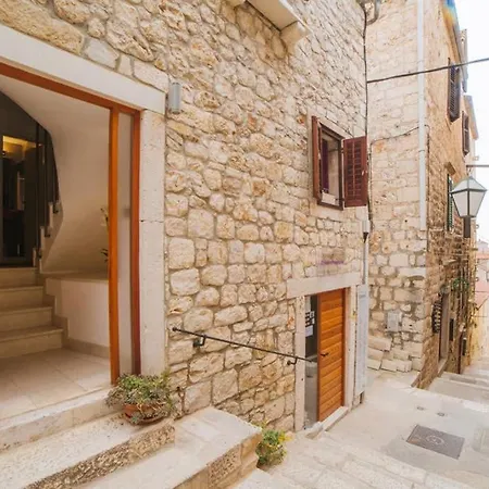 Boutique Old Town House Karkovich Сasa de vacaciones *