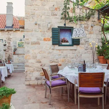 Boutique Old Town House Karkovich * هفار